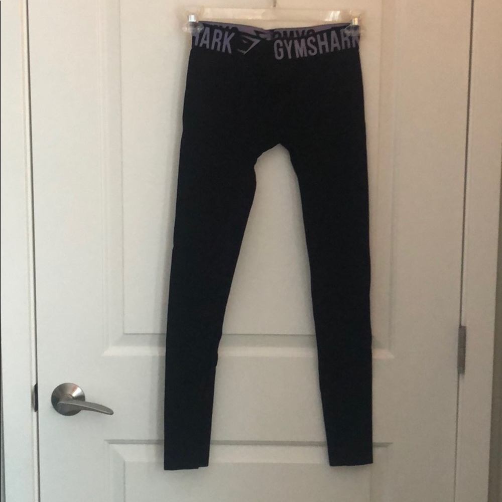 Gym shark leggings